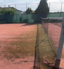 Cisteni tenisoveho kurtu