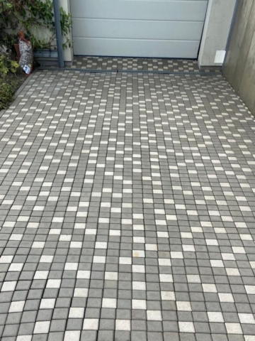 Cisteni zamkove dlazby Praha
