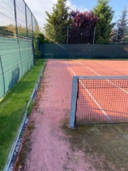 Cisteni tenisoveho kurtu