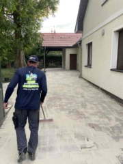 Čištění zámkové dlažby Praha a okolí