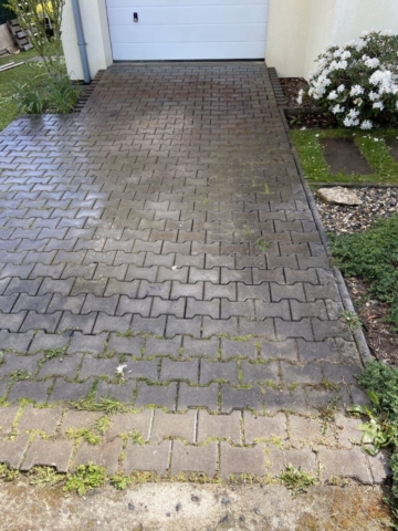 Čištění zámkové dlažby Praha