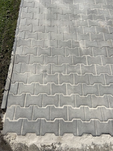 Čištění zámkové dlažby Praha