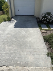 Čištění zámkové dlažby Praha