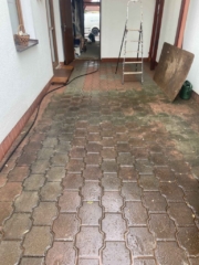 Čištění zámkové dlažby Praha