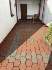 Čištění zámkové dlažby Praha